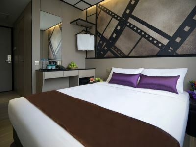 81 Premier Hollywood 2*