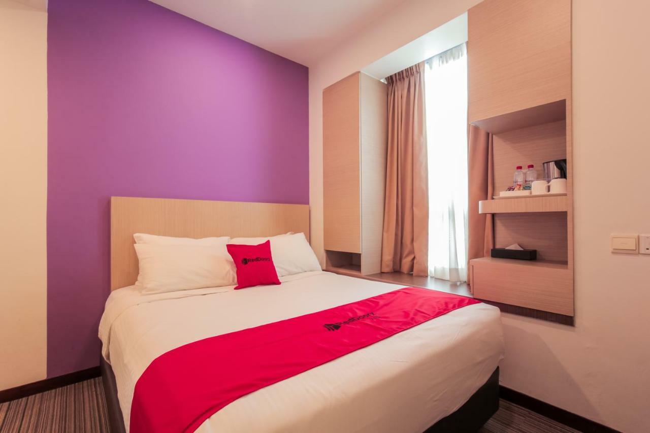 Reddoorz Premium @ Balestier 3* Singapura