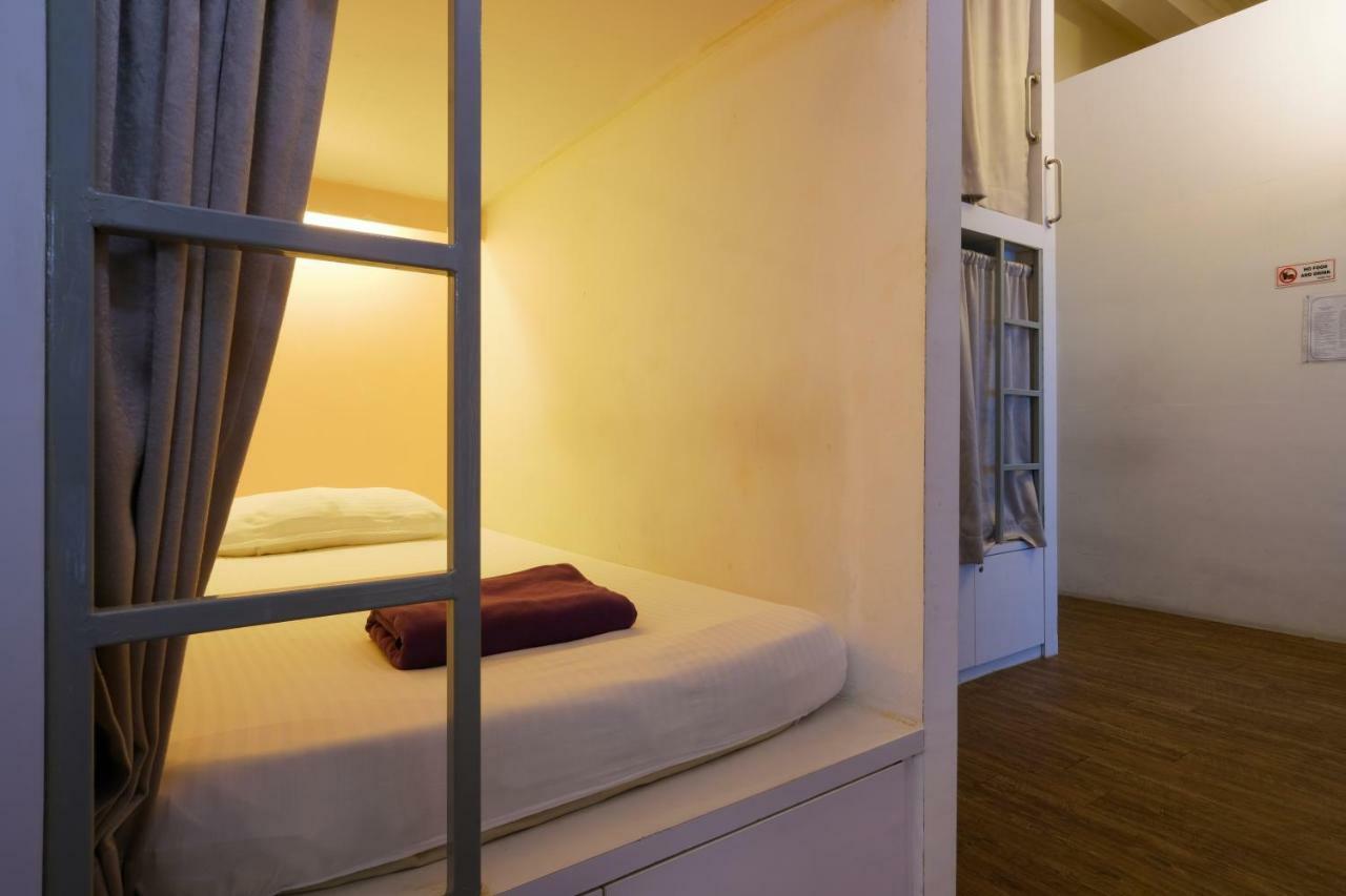 Pillow Talk Capsule hotel