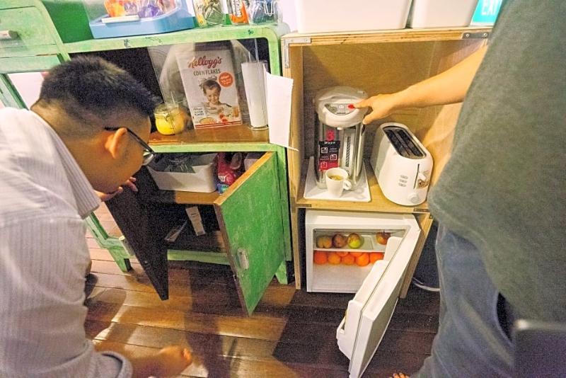 Capsule hotel Draper Startup House For Entrepreneurs *