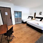 International Service Apartments at Raeburn Park