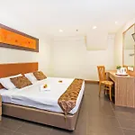 Hotel 81 Tristar