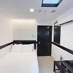 Reddoorz Hotel Near Marine Parade Central