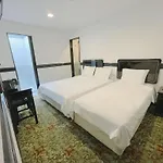 Reddoorz Hotel Near Marine Parade Central
