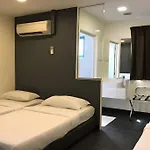 L Hotel @ 51 Desker