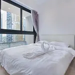 City Balcony Apartment With Marina Bay View