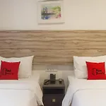 Reddoorz Plus @ Victoria Street