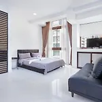 Studio Apartment At Orchard Road Shopping Area