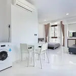 Studio Apartment At Orchard Road Shopping Area