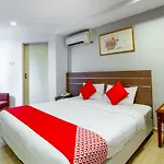 Oyo 106 Beach Hotel