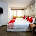 Oyo 106 Beach Hotel