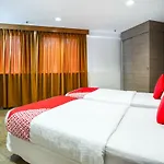 Oyo 106 Beach Hotel