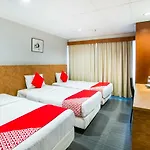 Oyo 106 Beach Hotel