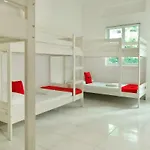 Reddoorz Hostel @ Lavender Mrt
