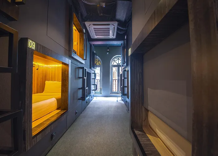 Cube Boutique Capsule Hotel