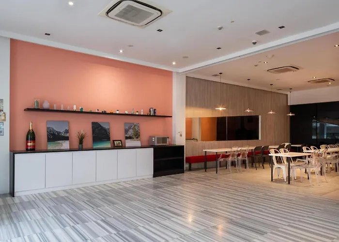 A Hotel Dickson, Stay From 9Pm To 8Am