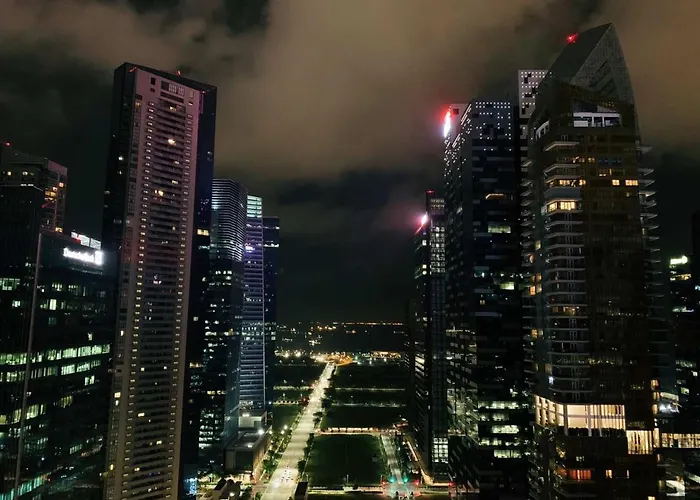 City Balcony Apartment With Marina Bay View
