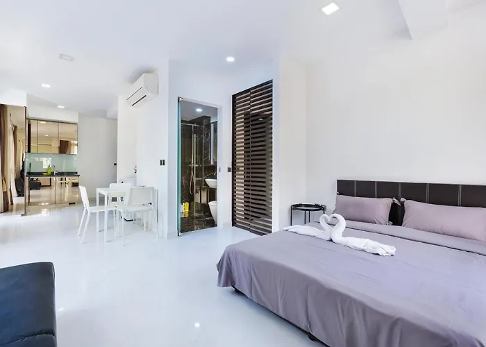 Studio Apartment At Orchard Road Shopping Area