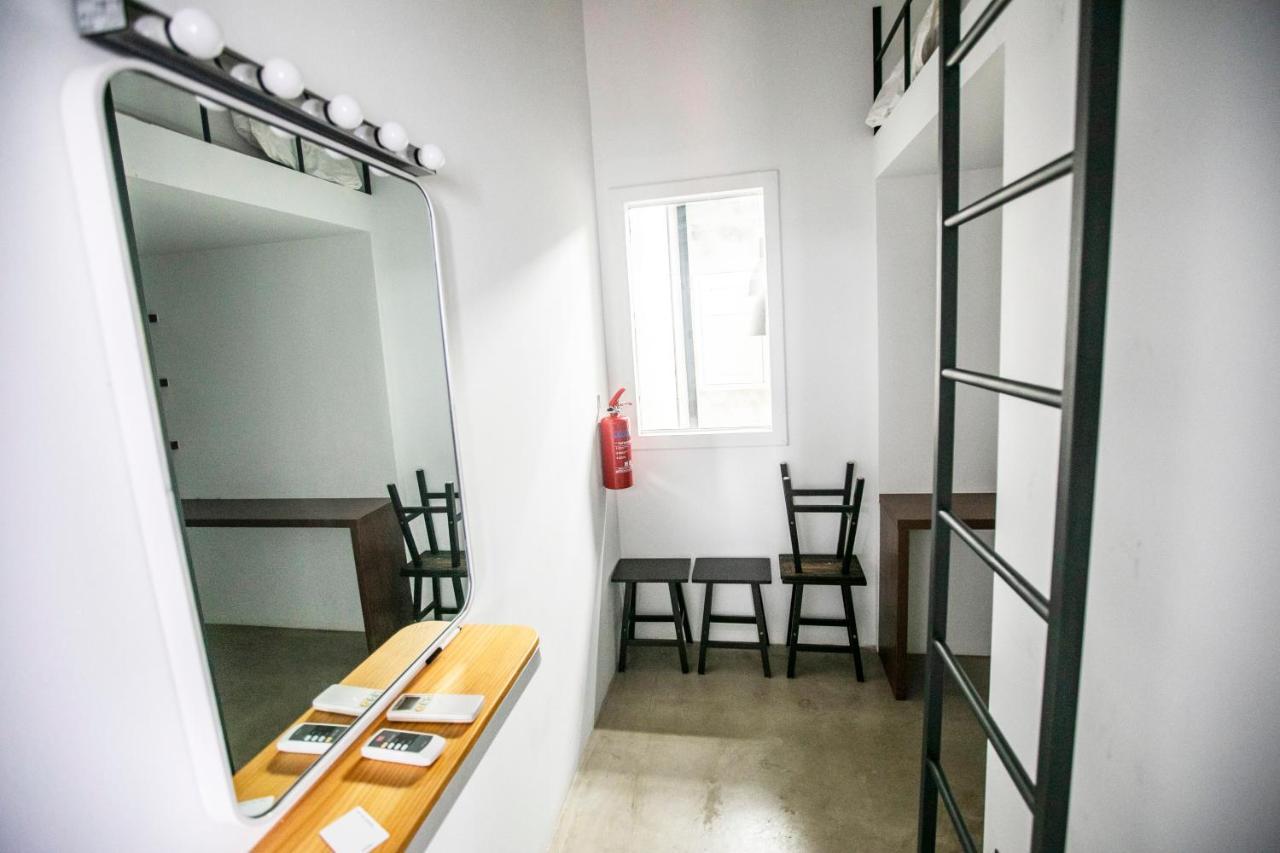 Capsule hotel Draper Startup House For Entrepreneurs *