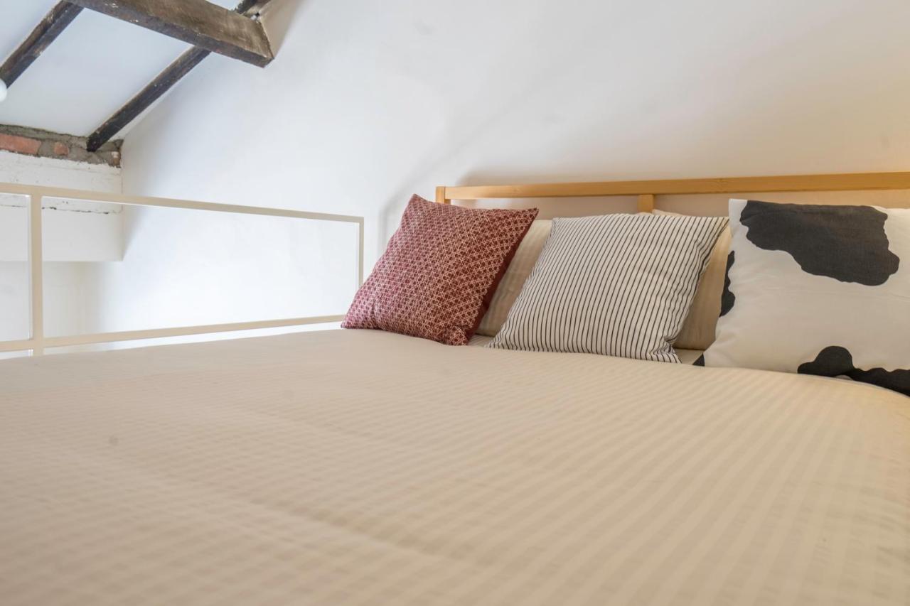 South Buona Vista Studio Suites A Singapore