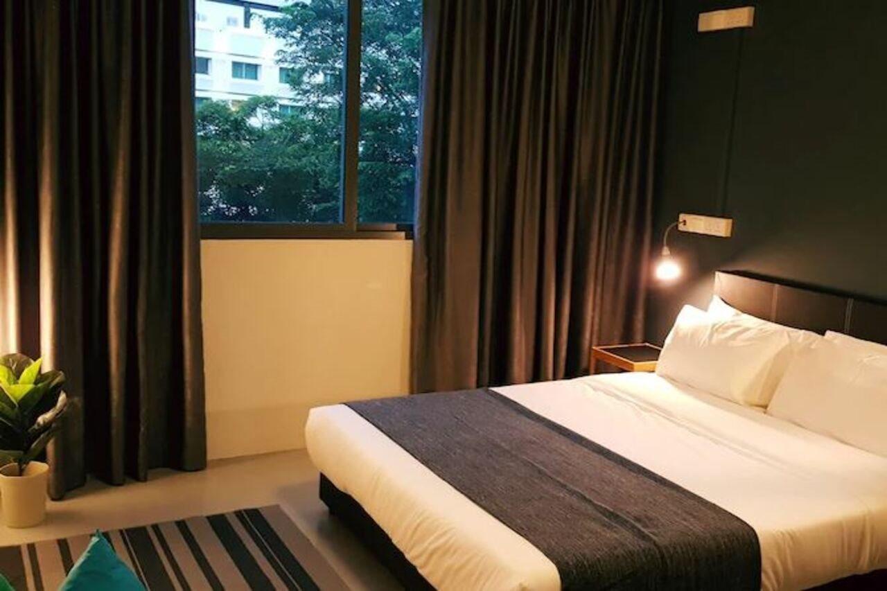 Five Stones Hostel *