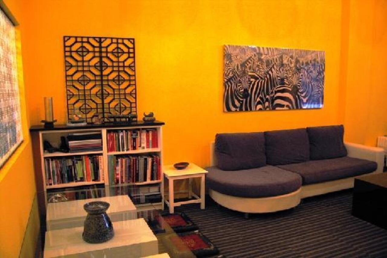 Moni Gallery Asrama Singapura