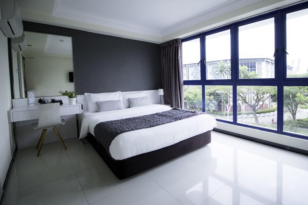Harbour Hotel 3*
