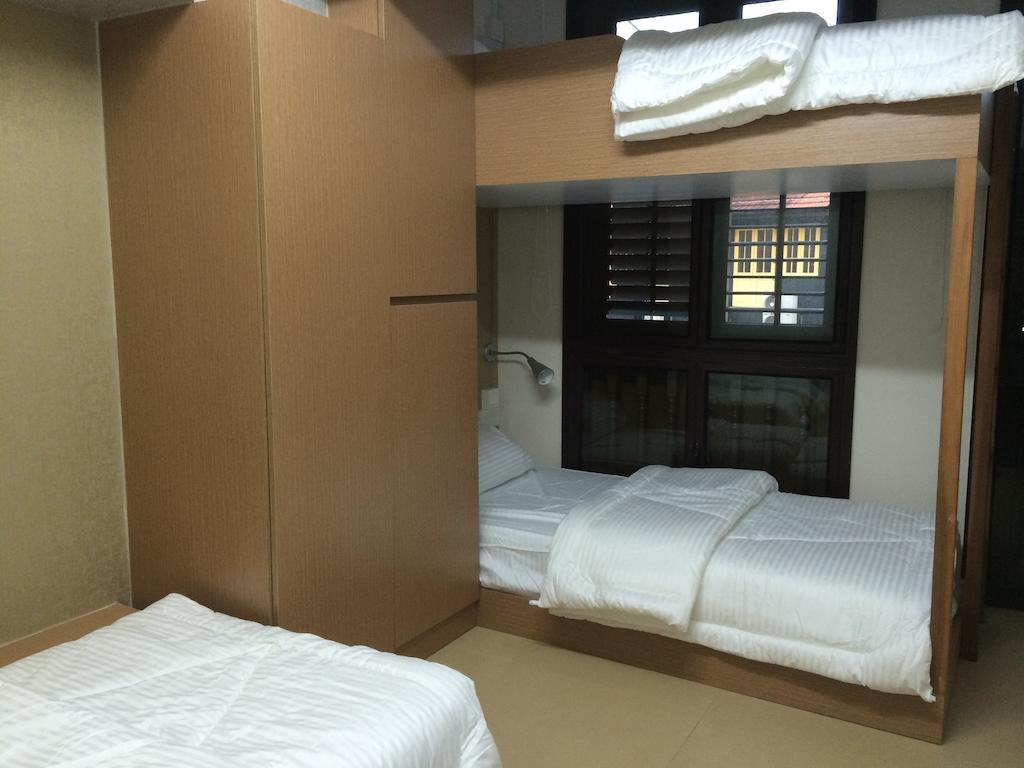Hotel D & E Pte Ltd Singapore
