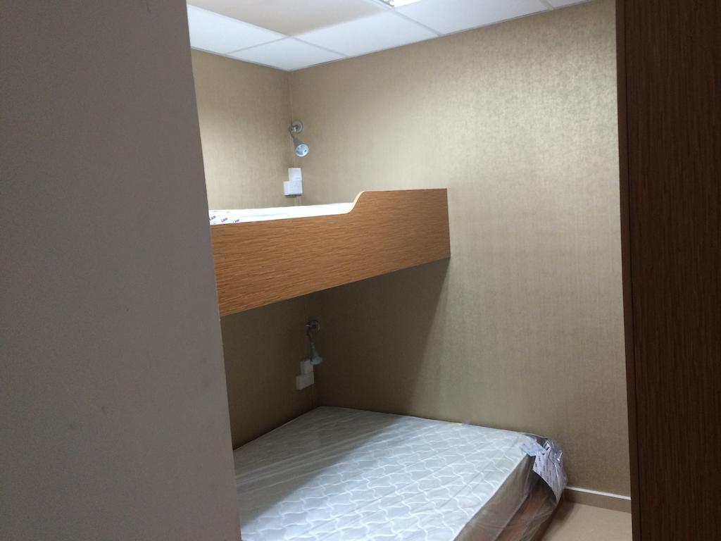 D & E Pte Ltd *