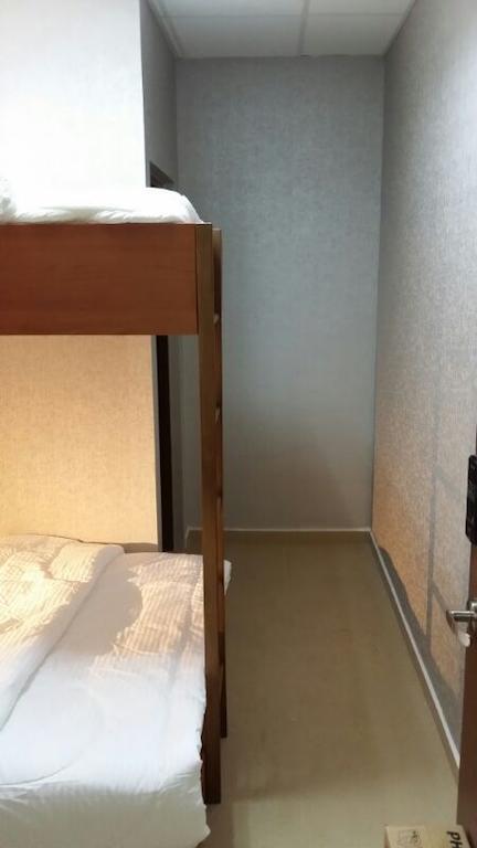 D & E Pte Ltd Hotel Singapore