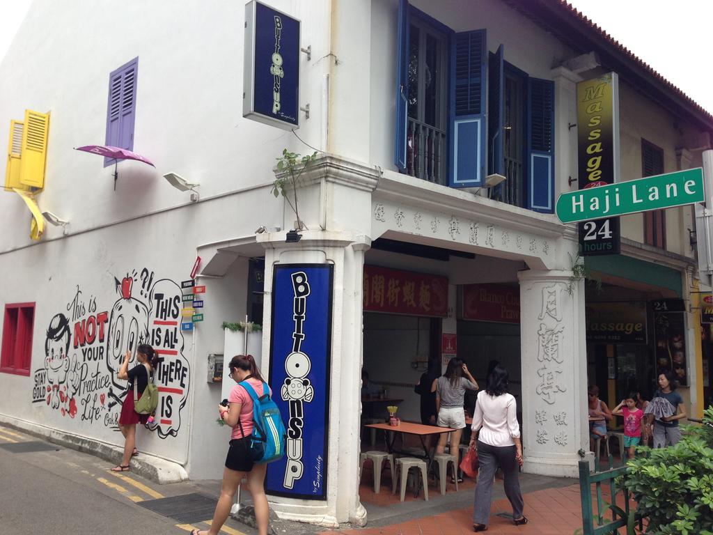 Five Stones Hostel *