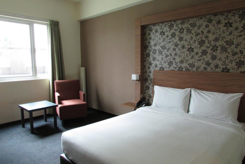 Strand Hotel 3* Singapore