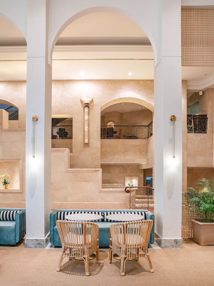Hotel Furama Riverfront