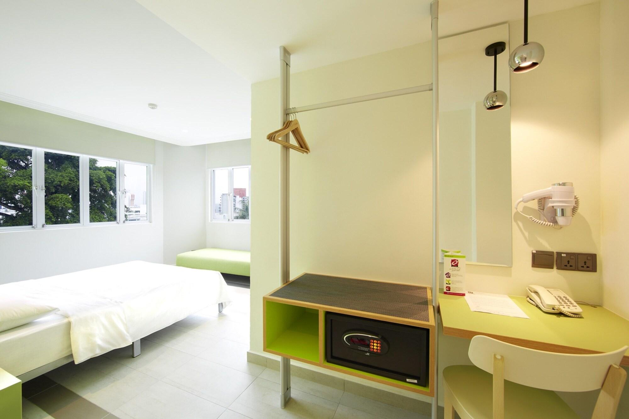 Hangout At Mt Emily Hotel