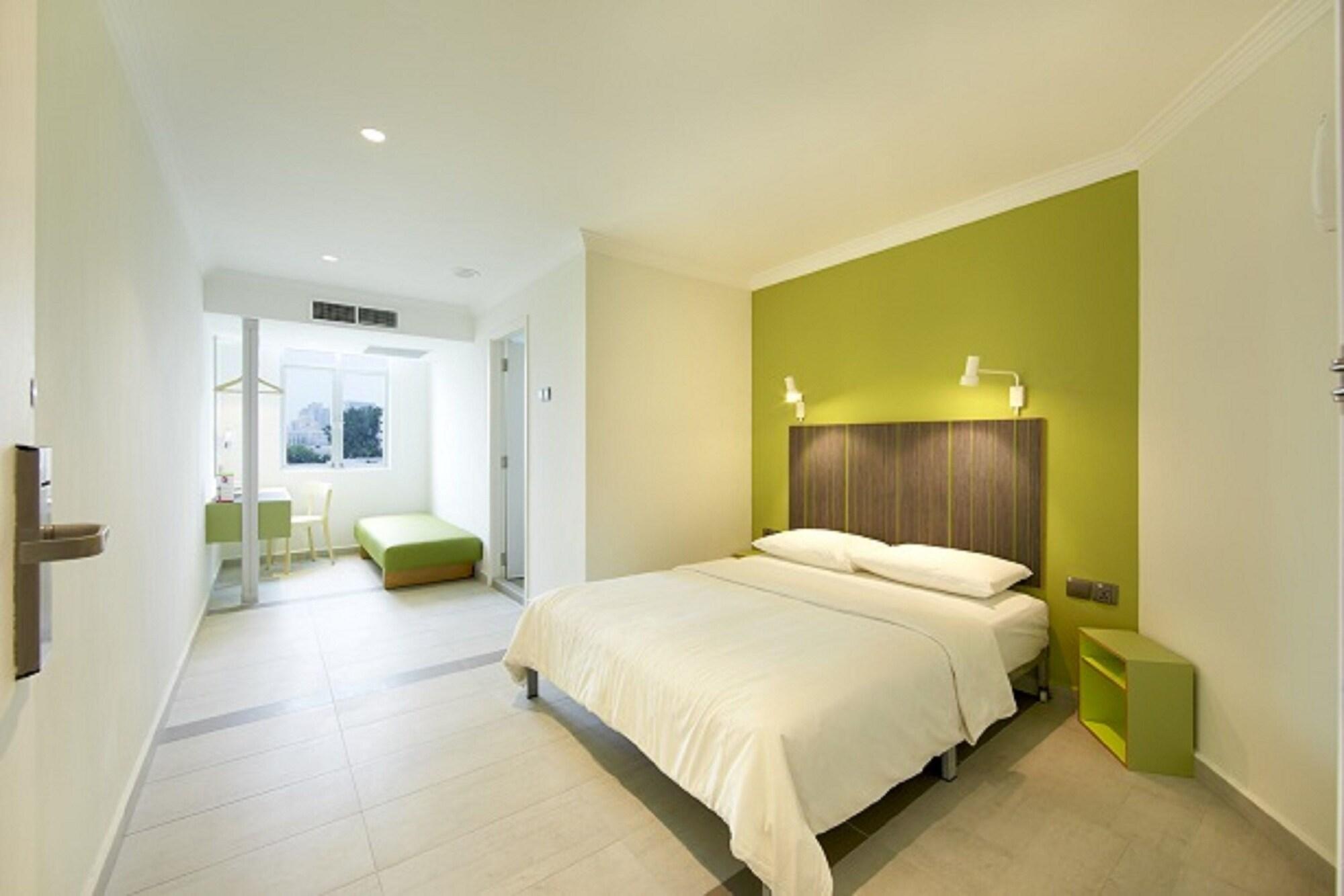 Hangout At Mt Emily Hotel