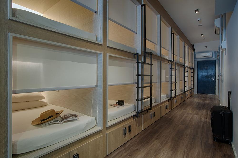 Hotel kapsul Quarters Capsule