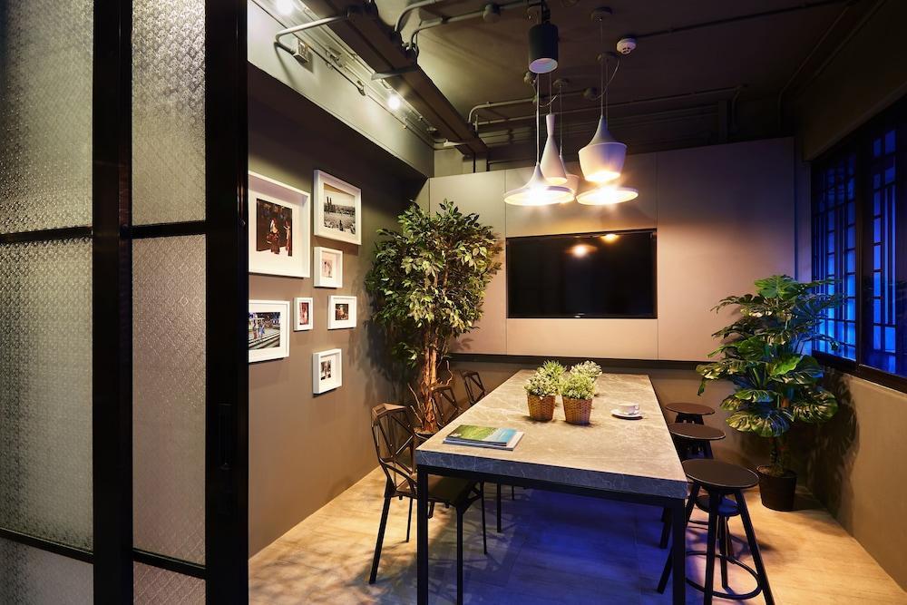 The Pod At Road Boutique Capsule Singapore