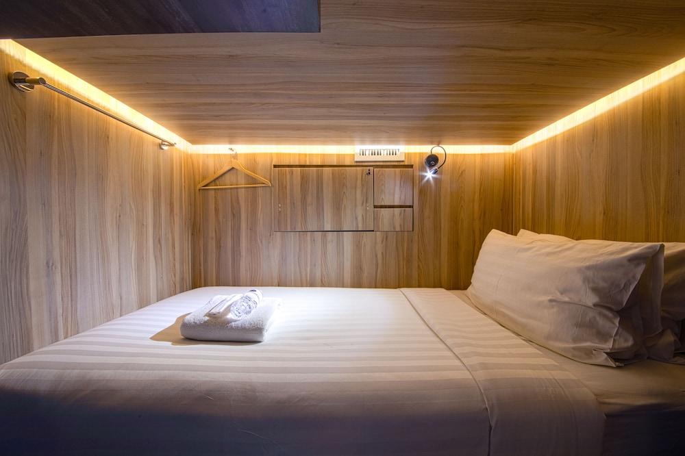 Cube Boutique Capsule Hotel 2*