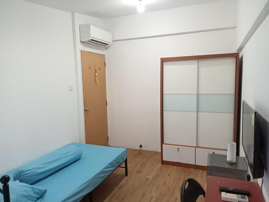 Semi-ensuite W Balcony For Locals, Pr, Ep, Sp Holders Only, Not Tourists