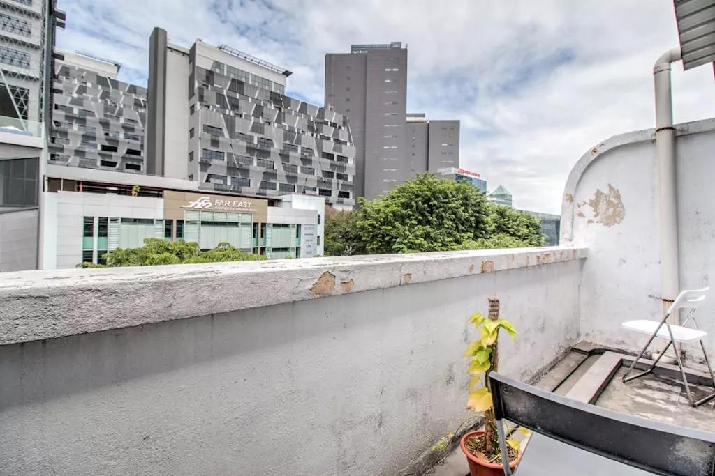 Homestay Semi-ensuite W Balcony For Locals, Pr, Ep, Sp Holders Only, Not Tourists