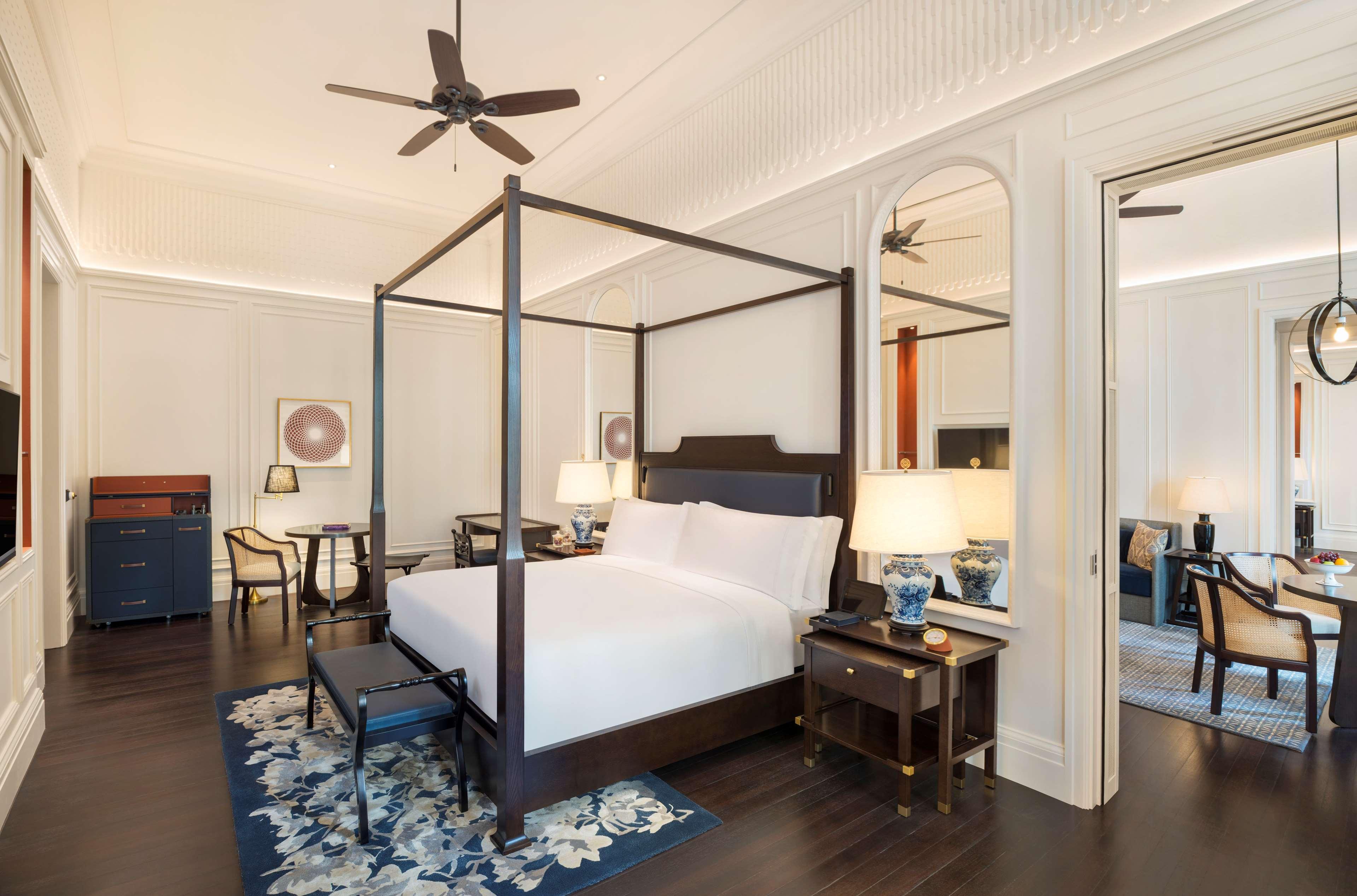 Raffles 5* Singapore