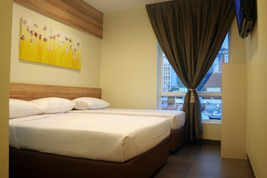 81 Dickson 2* Singapore