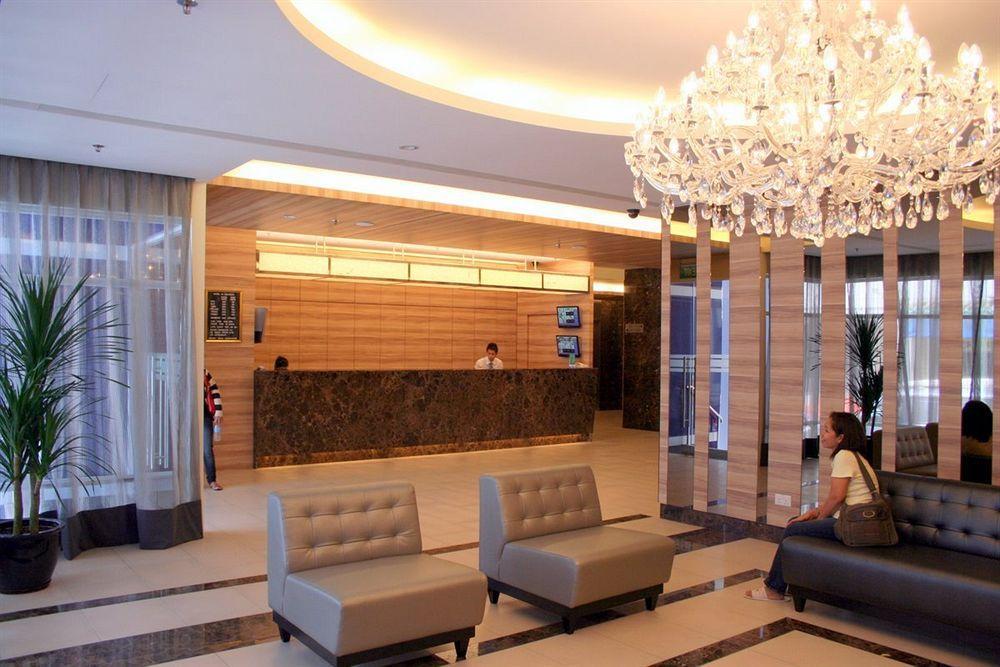 81 Dickson Hotel