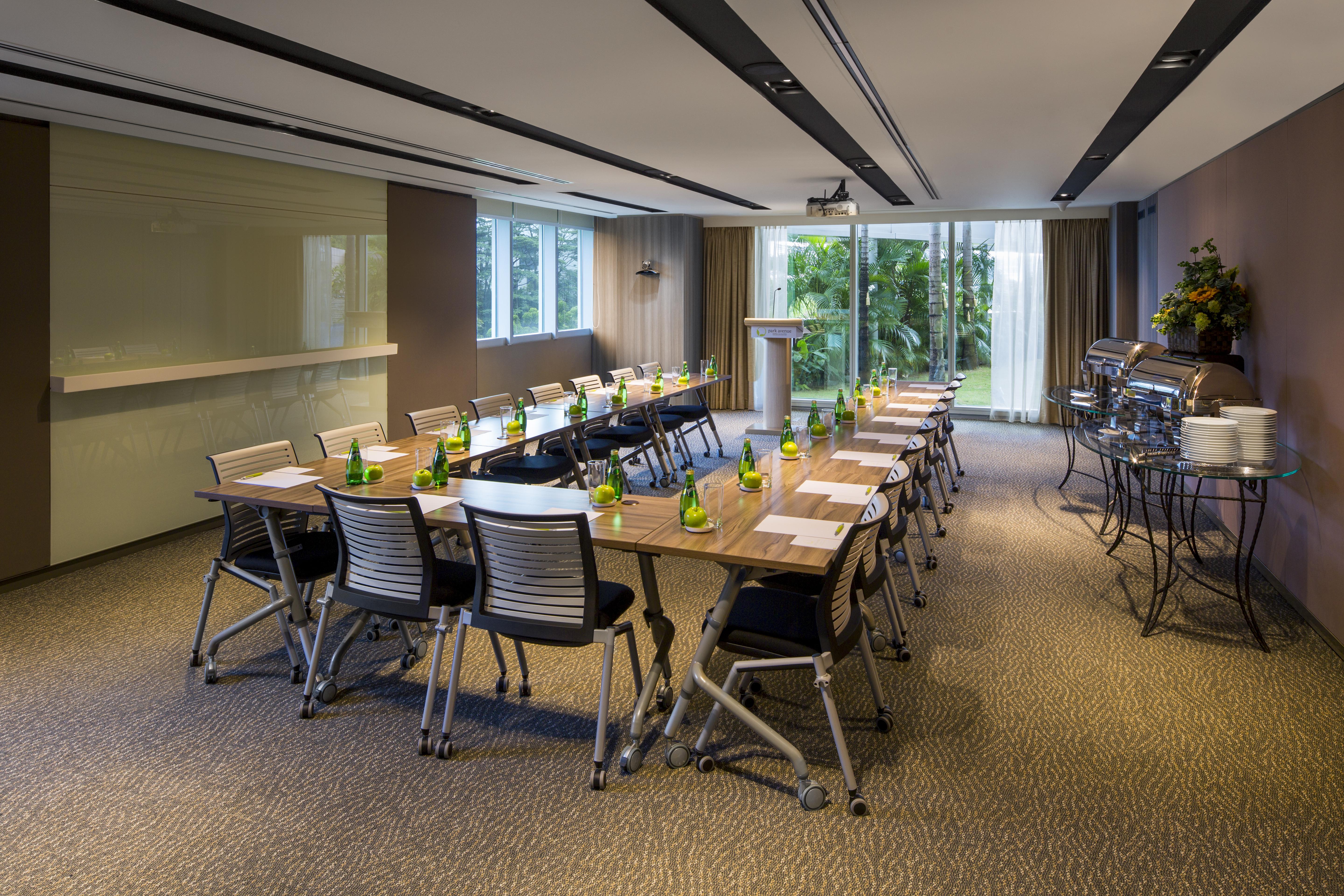 Park Avenue Rochester Hotel 4*