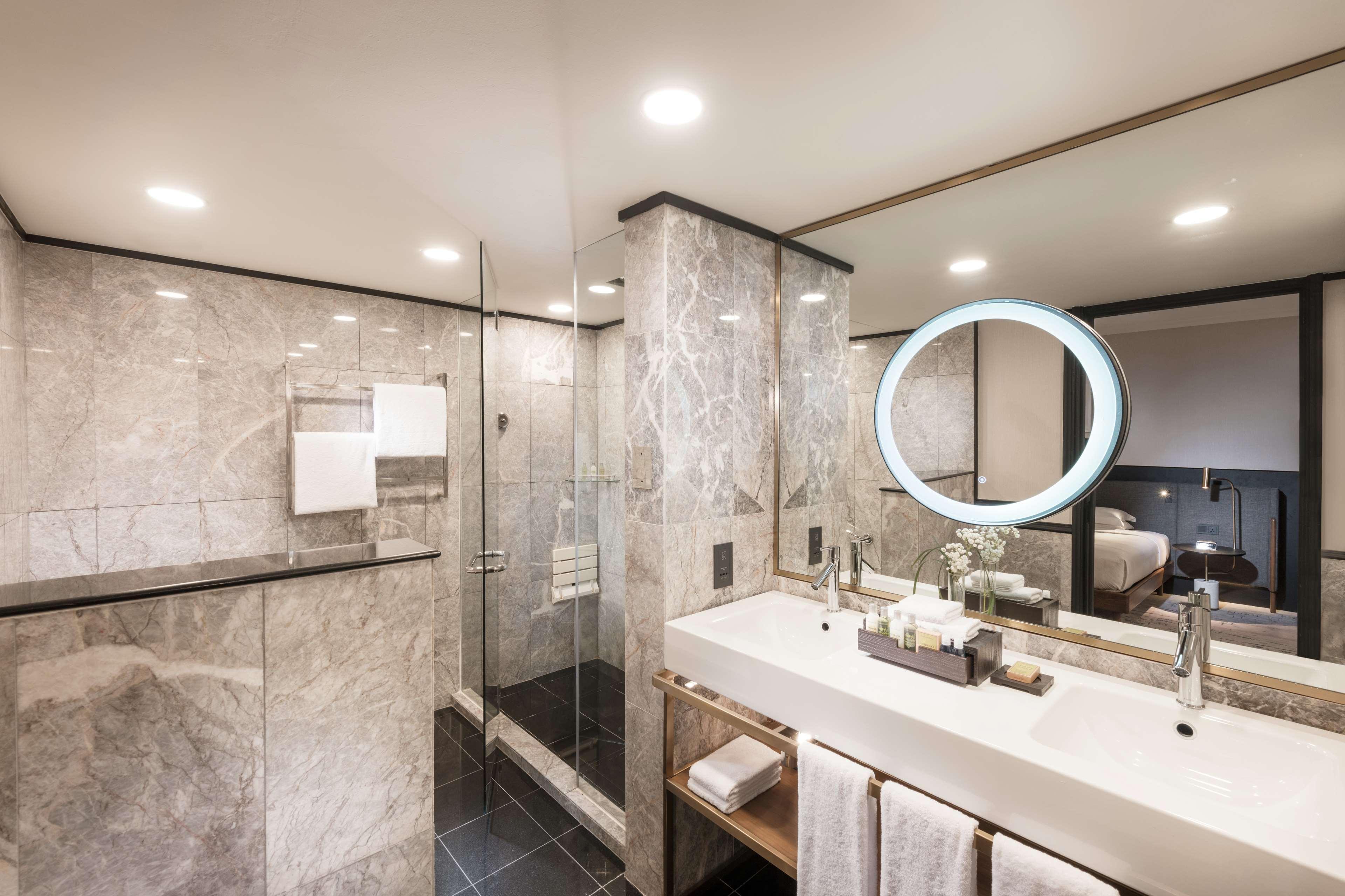Voco Orchard By Ihg Hotel 5*