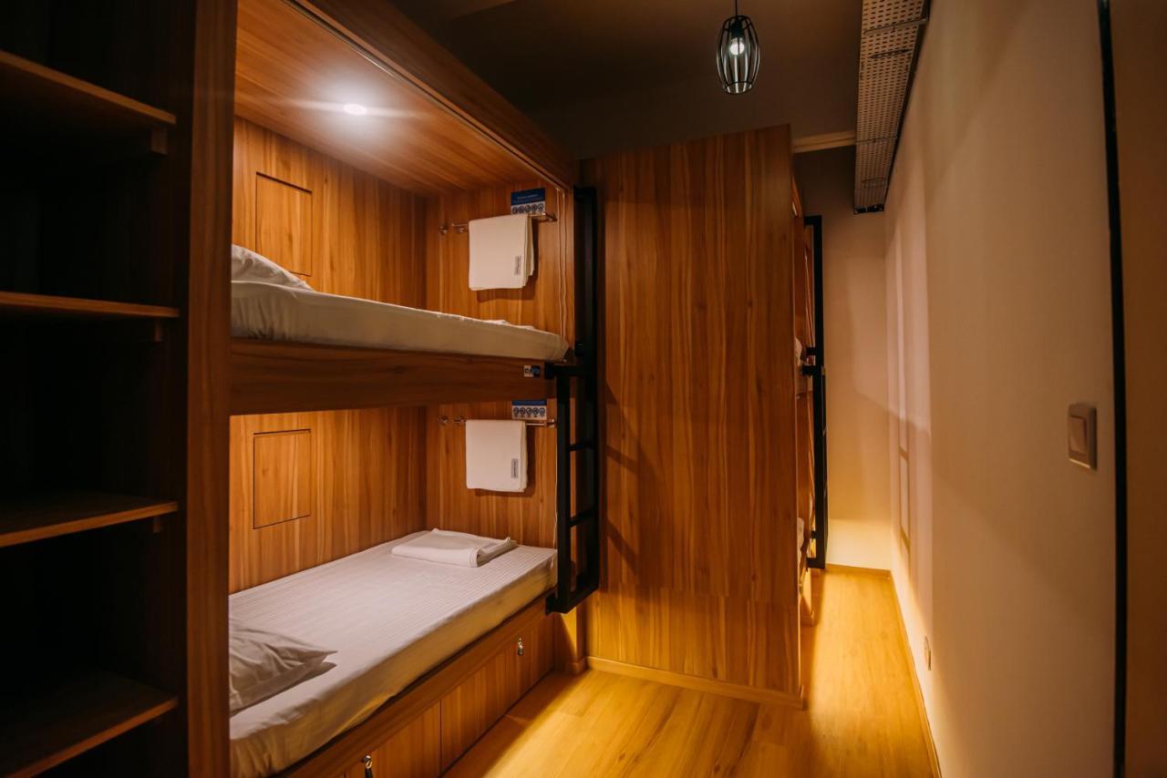 Bluewaters Pods 38 Hongkong St Asrama Singapura