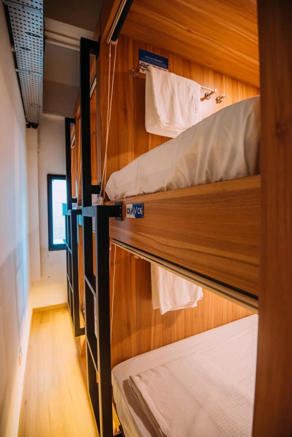 Bluewaters Pods 38 Hongkong St Asrama Singapura