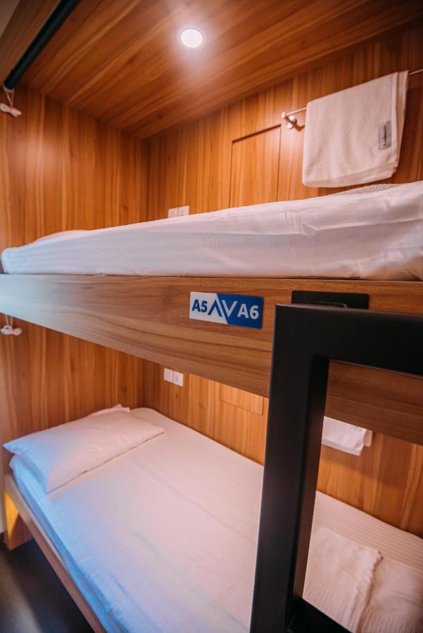 Bluewaters Pods 38 Hongkong St Singapura