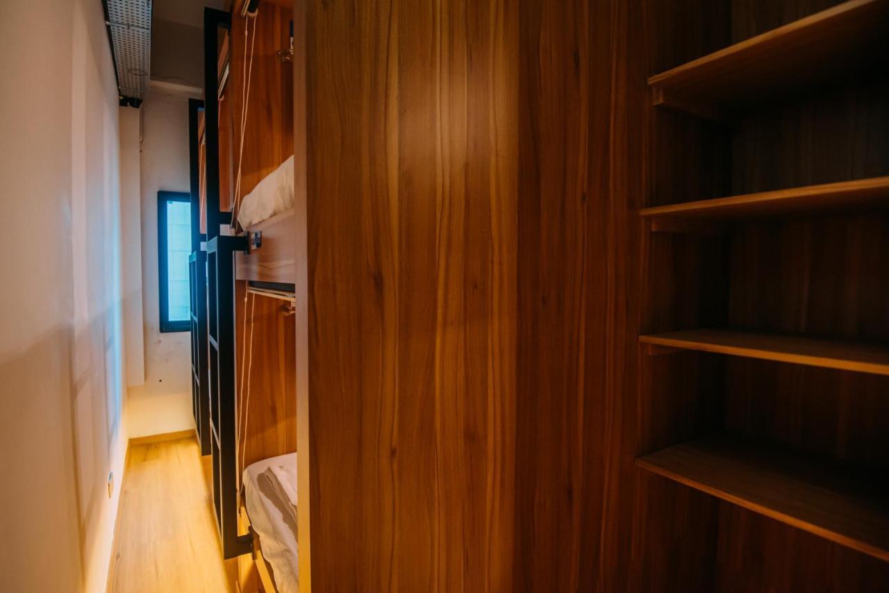 Bluewaters Pods 38 Hongkong St *