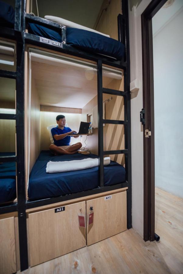 Bluewaters Pods @ Bugis Hostel Singapore